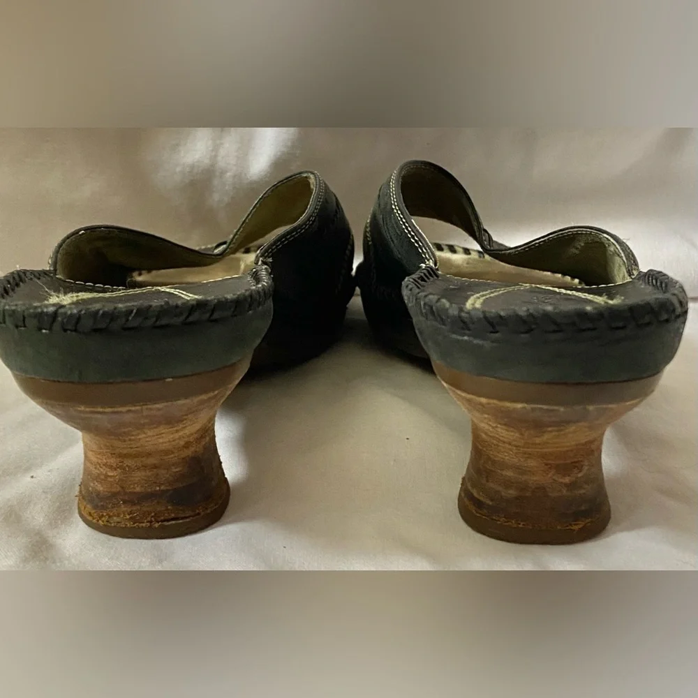 Women's Black Clarks Slide On Sandals With Kitten Heels Size 8M